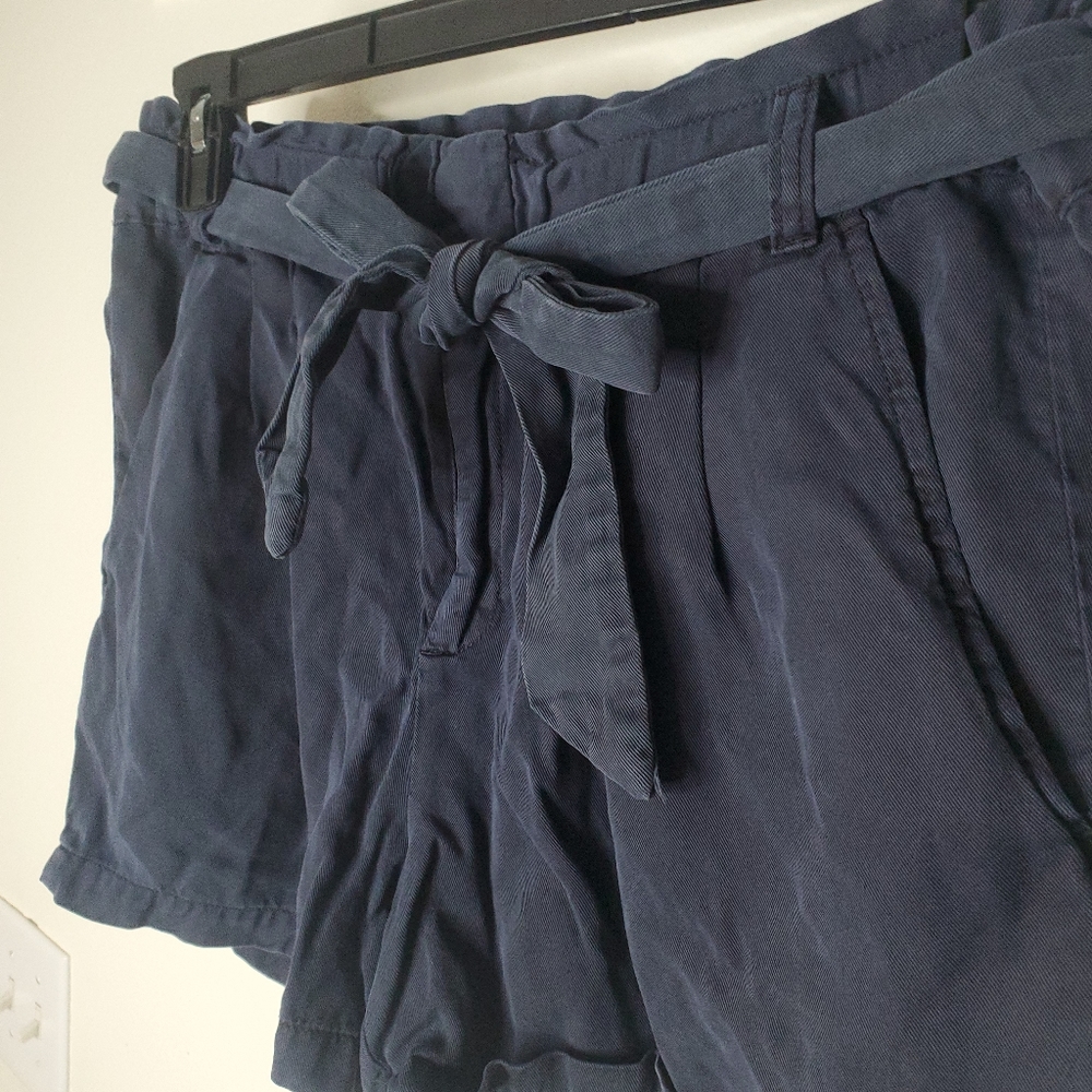 Daily Ritual shorts - Picture 4 of 9